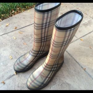 💕 ❤️Beautiful  Burberry rain boots
